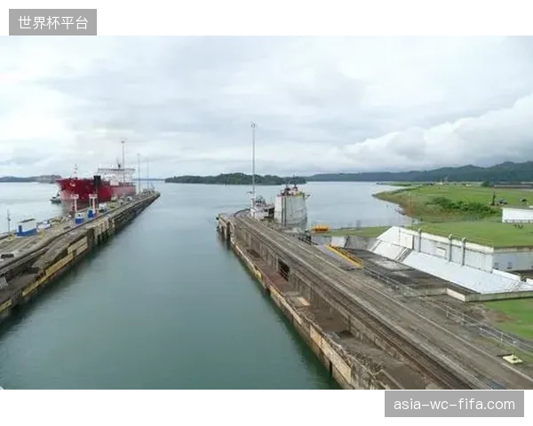 面对荷兰队的高位压迫，巴拿马后场出球将异常困难，长传找前锋或成唯一选择。